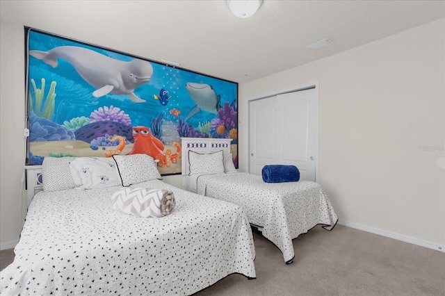 bedroom featuring carpet flooring and a closet