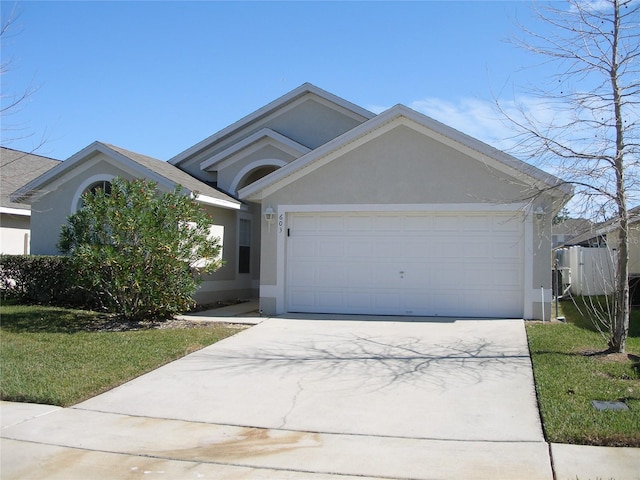 view of front facade featuring a garage and a front yard