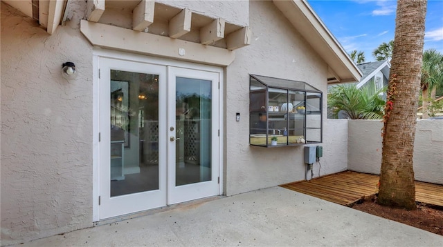 property entrance featuring a patio area