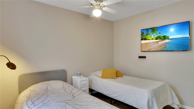 bedroom with ceiling fan