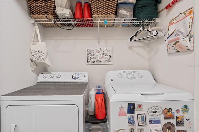 laundry room with washing machine and dryer