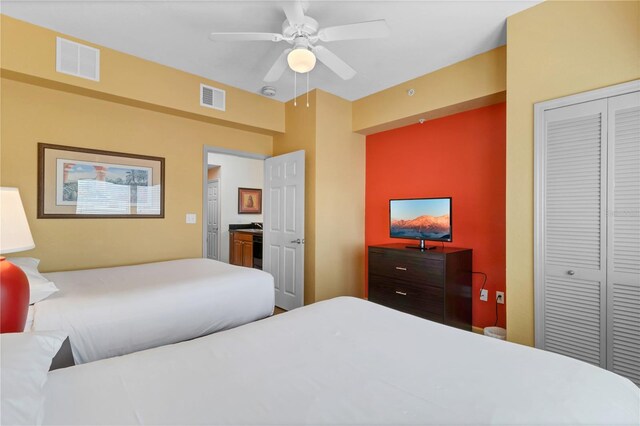 bedroom featuring ceiling fan and a closet