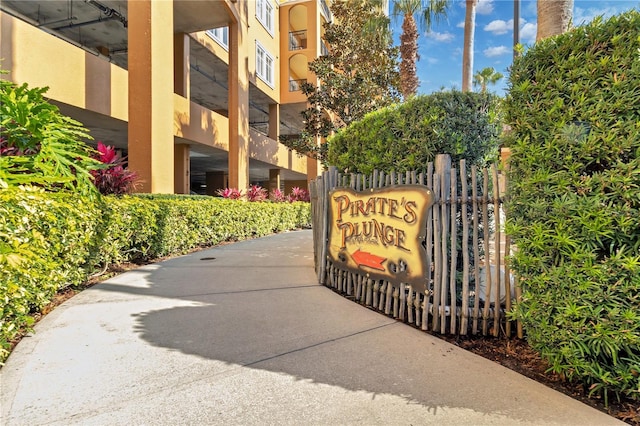 view of community / neighborhood sign