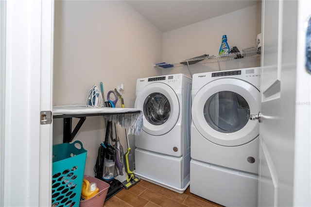 laundry room with washing machine and dryer