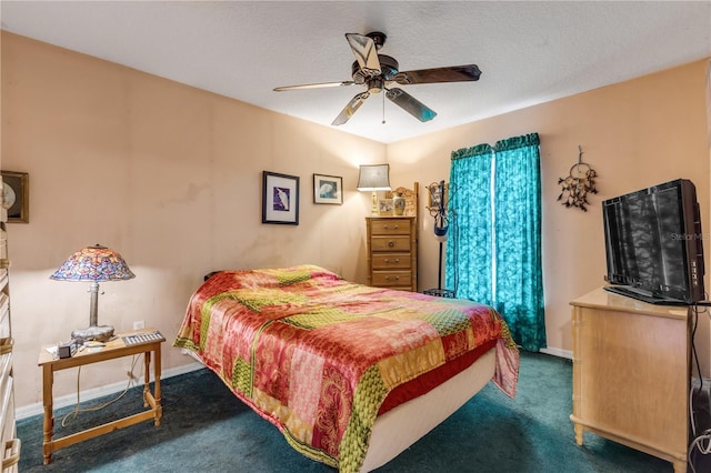 bedroom featuring a textured ceiling, carpet floors, and ceiling fan