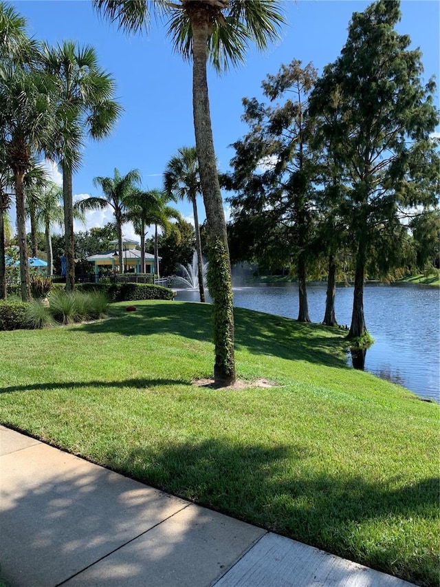 view of yard featuring a water view