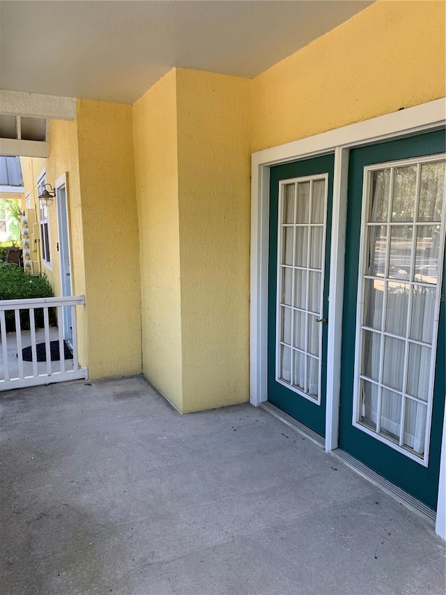 property entrance featuring stucco siding