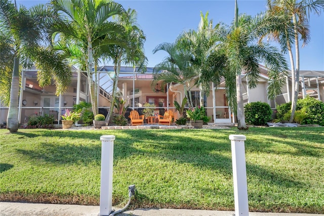 view of front of property with a front yard