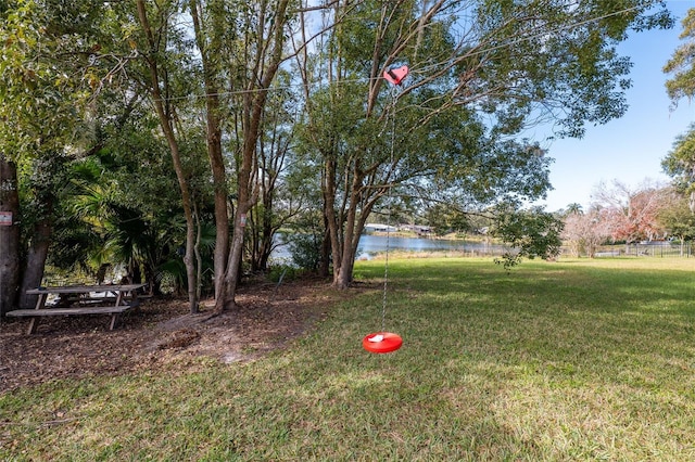 view of yard featuring a water view