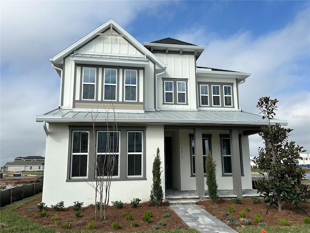 view of front facade with covered porch