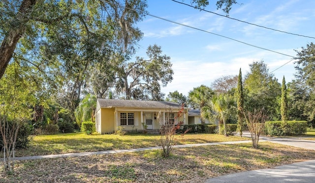 single story home featuring a porch and a front yard