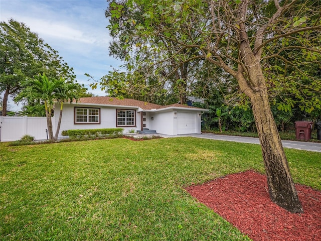 view of front of home featuring a front yard and a garage