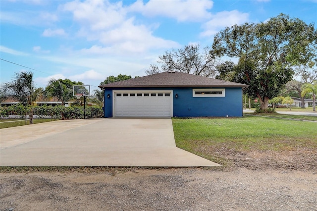 view of front facade featuring a front yard and a garage