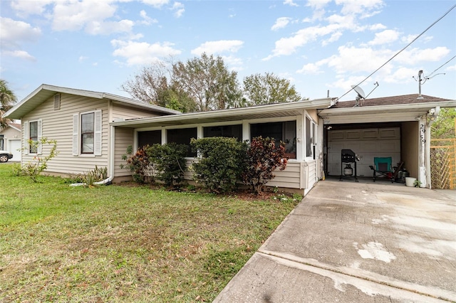 ranch-style house featuring a front lawn and a garage