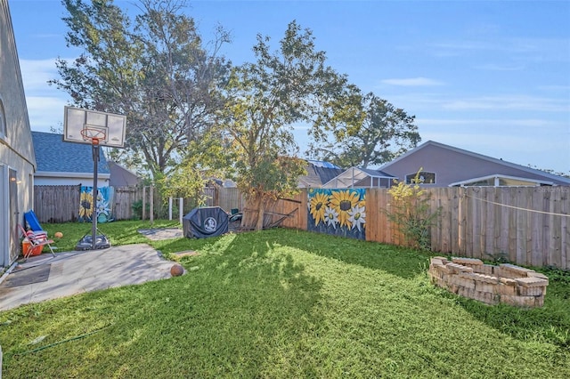 view of yard featuring a patio