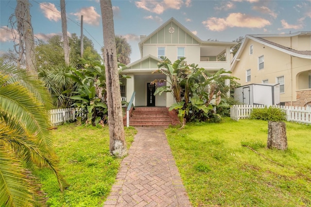 view of front of house with a front lawn