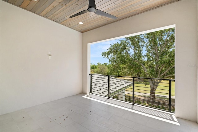 balcony featuring ceiling fan