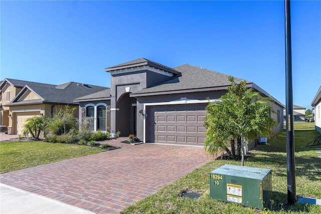 view of front of home featuring a garage and a front yard