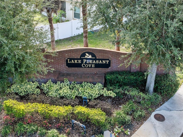 view of community / neighborhood sign