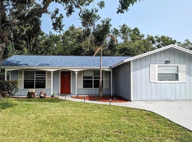 ranch-style house with a front yard