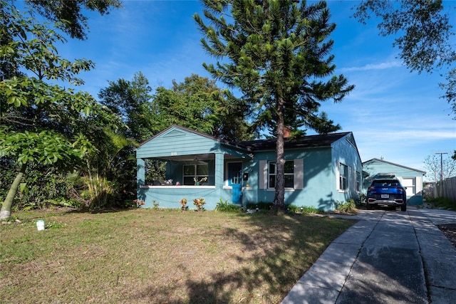 view of front of house with a front lawn