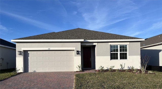 view of front of home featuring a garage and a front yard