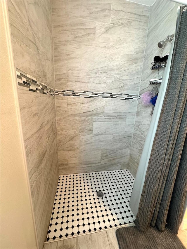 bathroom with a tile shower