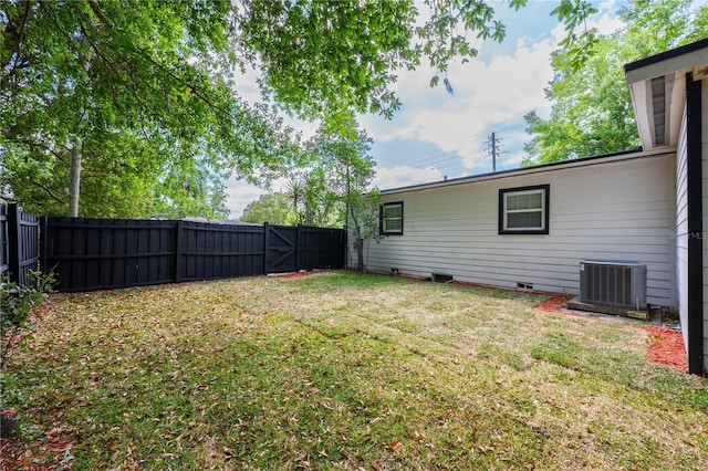 2803 E Pine St, Orlando, FL 32803 - view of yard featuring central air condition unit and a fenced backyard