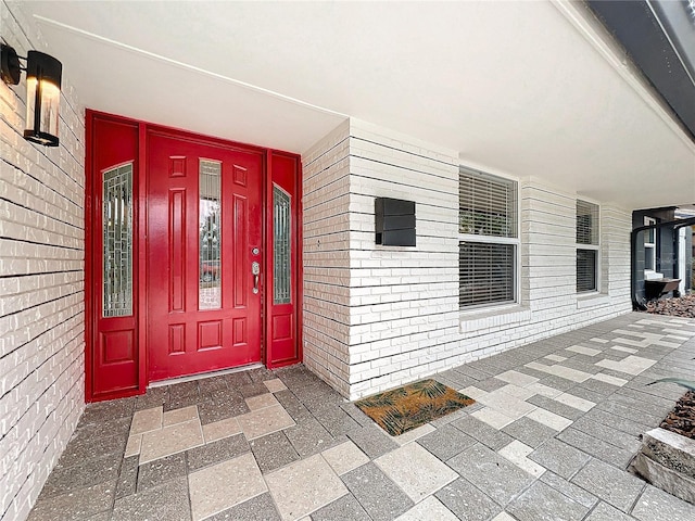 entrance to property featuring covered porch