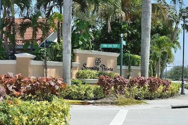 view of community / neighborhood sign