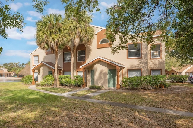 view of front facade featuring a front yard