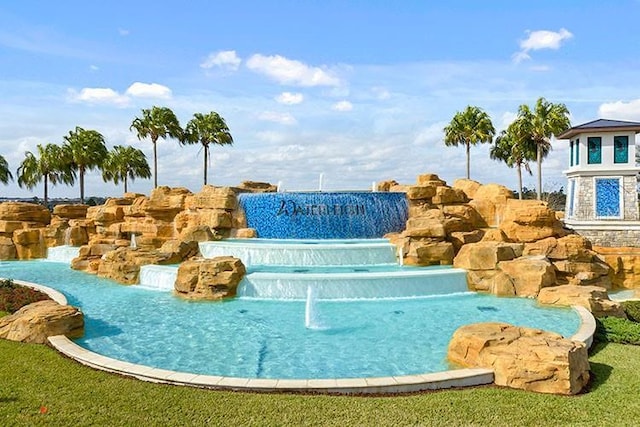 view of swimming pool