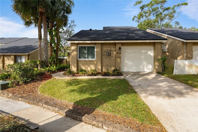 view of front of property featuring a front lawn and a garage