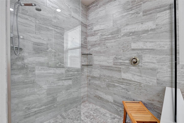 bathroom featuring tiled shower