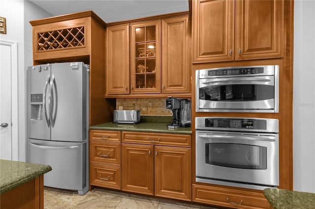 kitchen with backsplash and stainless steel appliances