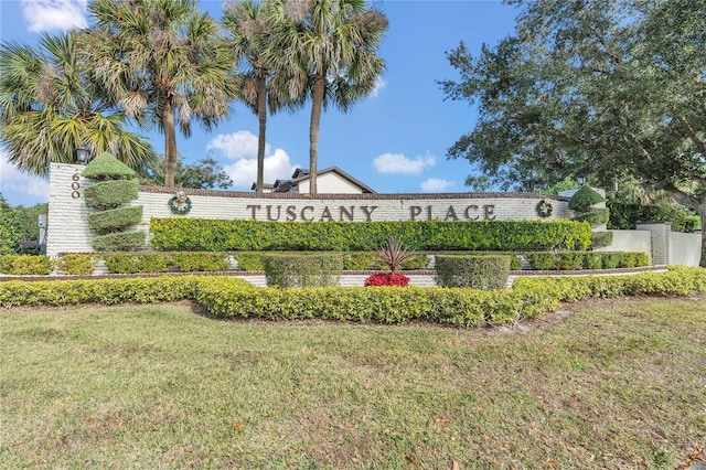 community sign with a yard