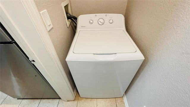 laundry room featuring light tile patterned floors and washer / dryer