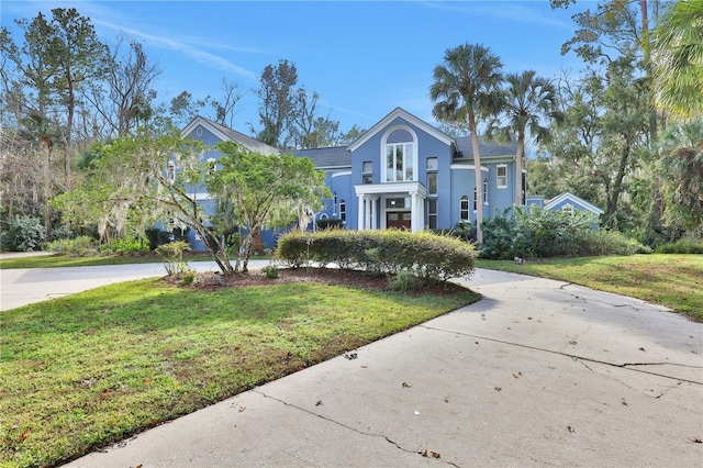 view of front of home featuring a front lawn