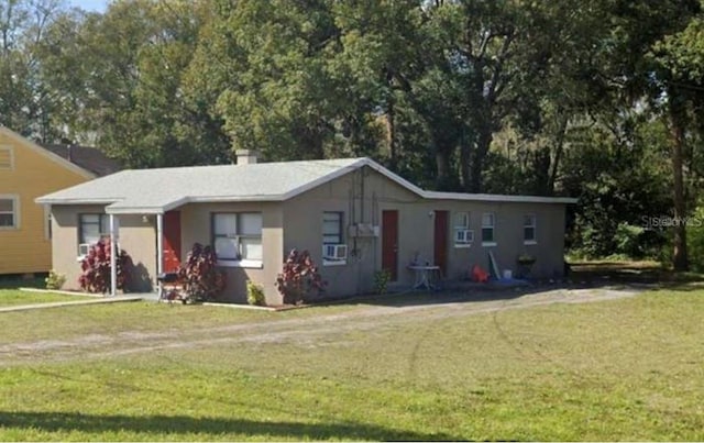 view of front facade with a front yard