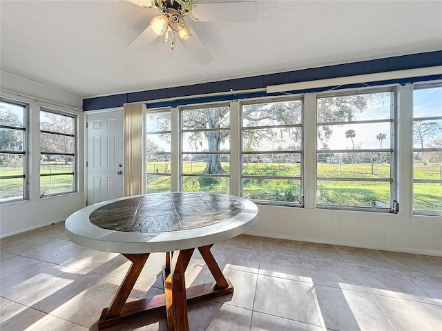 sunroom with ceiling fan