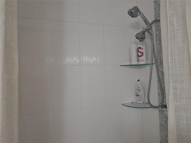 details featuring a tile shower