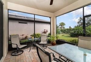 sunroom with ceiling fan