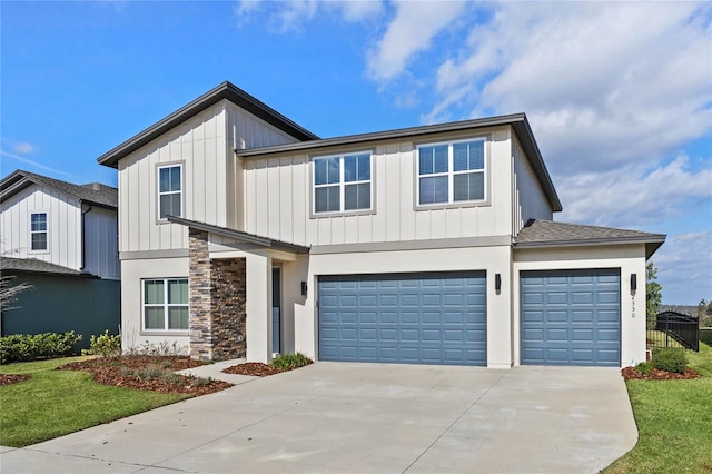 view of front facade featuring a garage