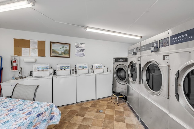 laundry room with washing machine and dryer