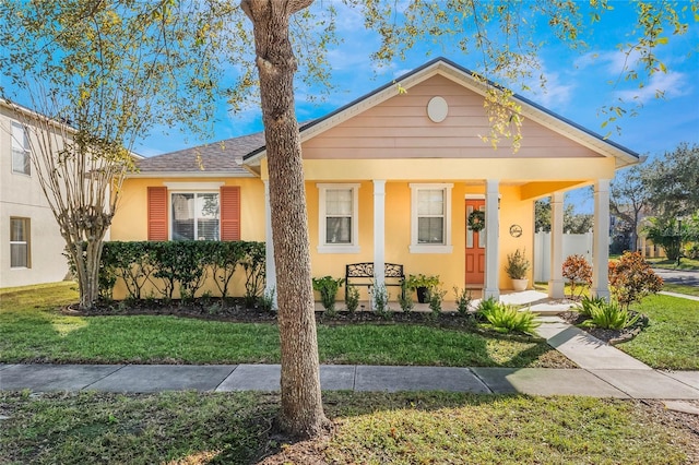 view of front facade with covered porch and a front yard