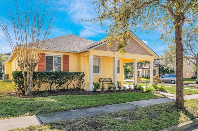 view of front of house featuring a front lawn