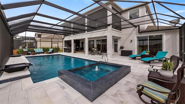 view of swimming pool featuring an outdoor hangout area, an in ground hot tub, and a patio area