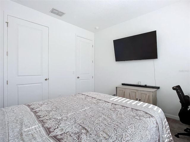 bedroom featuring carpet floors