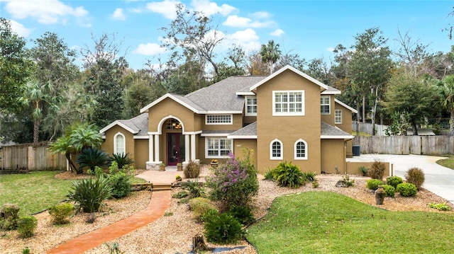 view of front of house featuring a front yard