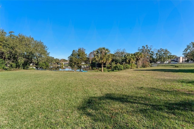 view of yard featuring a water view